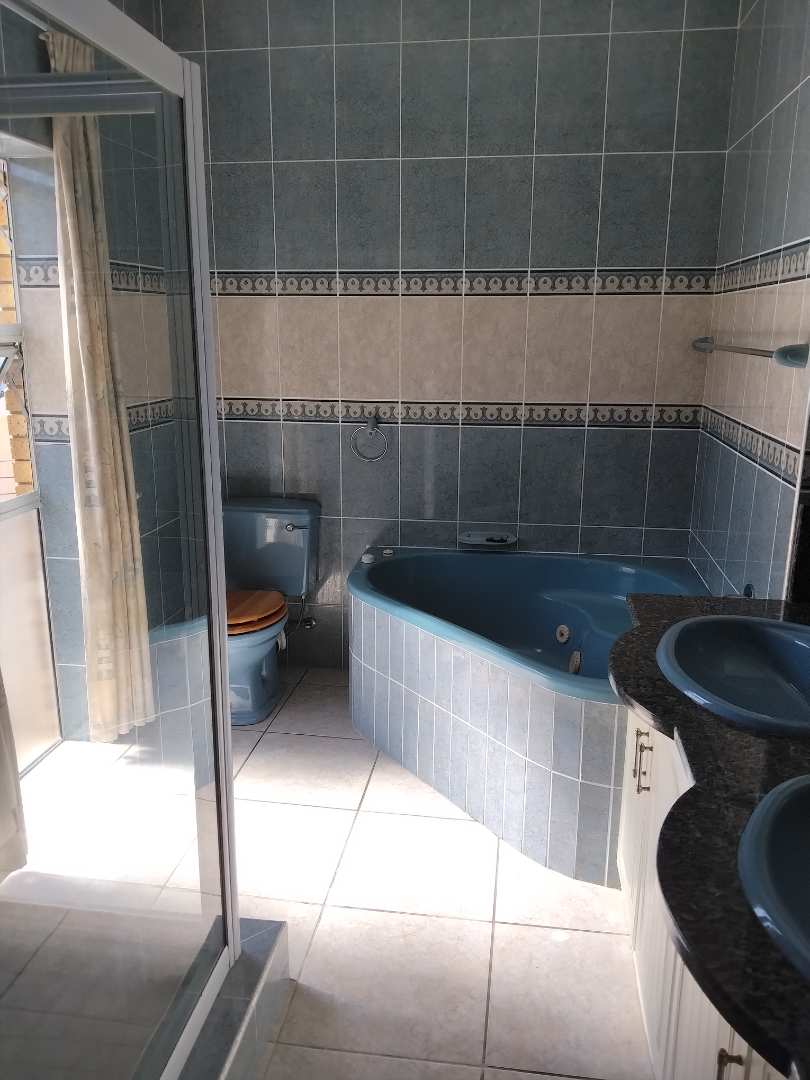 To Let 4 Bedroom Property for Rent in Reebok Western Cape